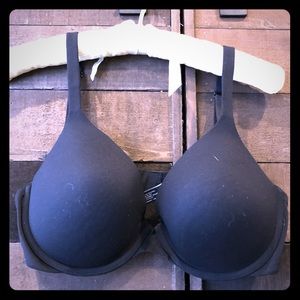 2 Victoria’s Secret Body by Victoria bras